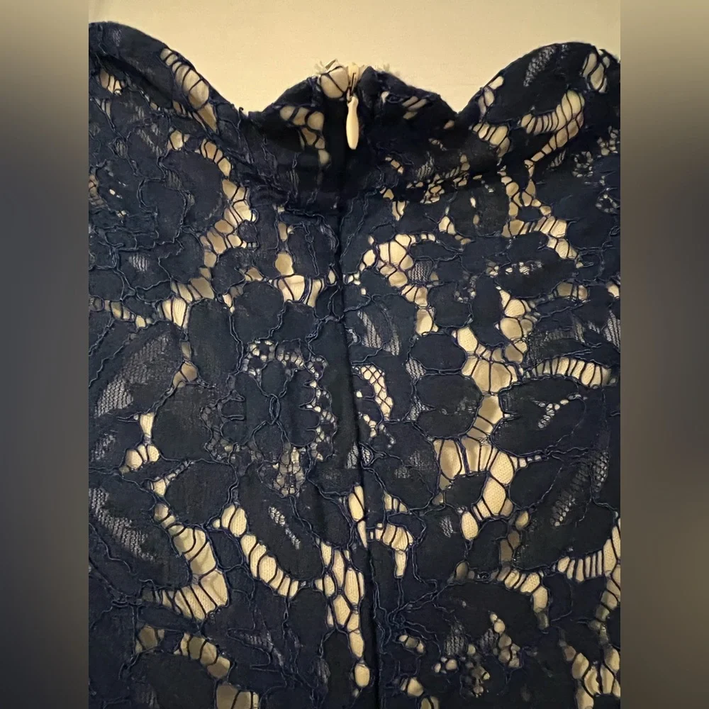 Host Pick!! EUC Altar’d State scalloped navy blue lace dress - Picture 4 of 6